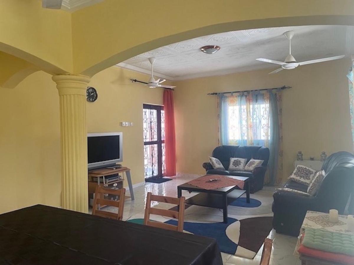 The Compound Bed & Breakfast Bijilo Bagian luar foto