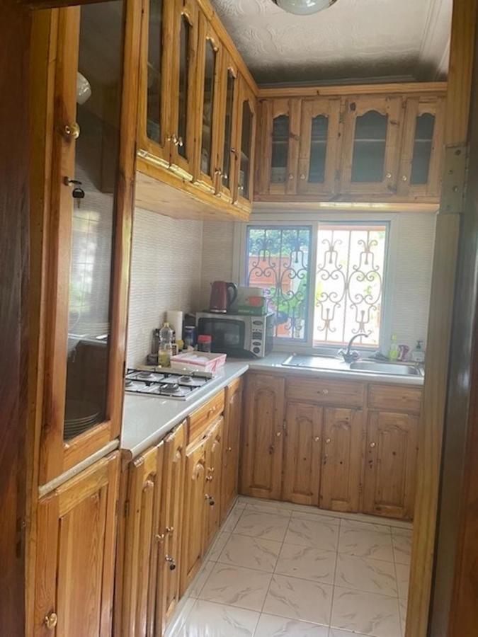 The Compound Bed & Breakfast Bijilo Bagian luar foto