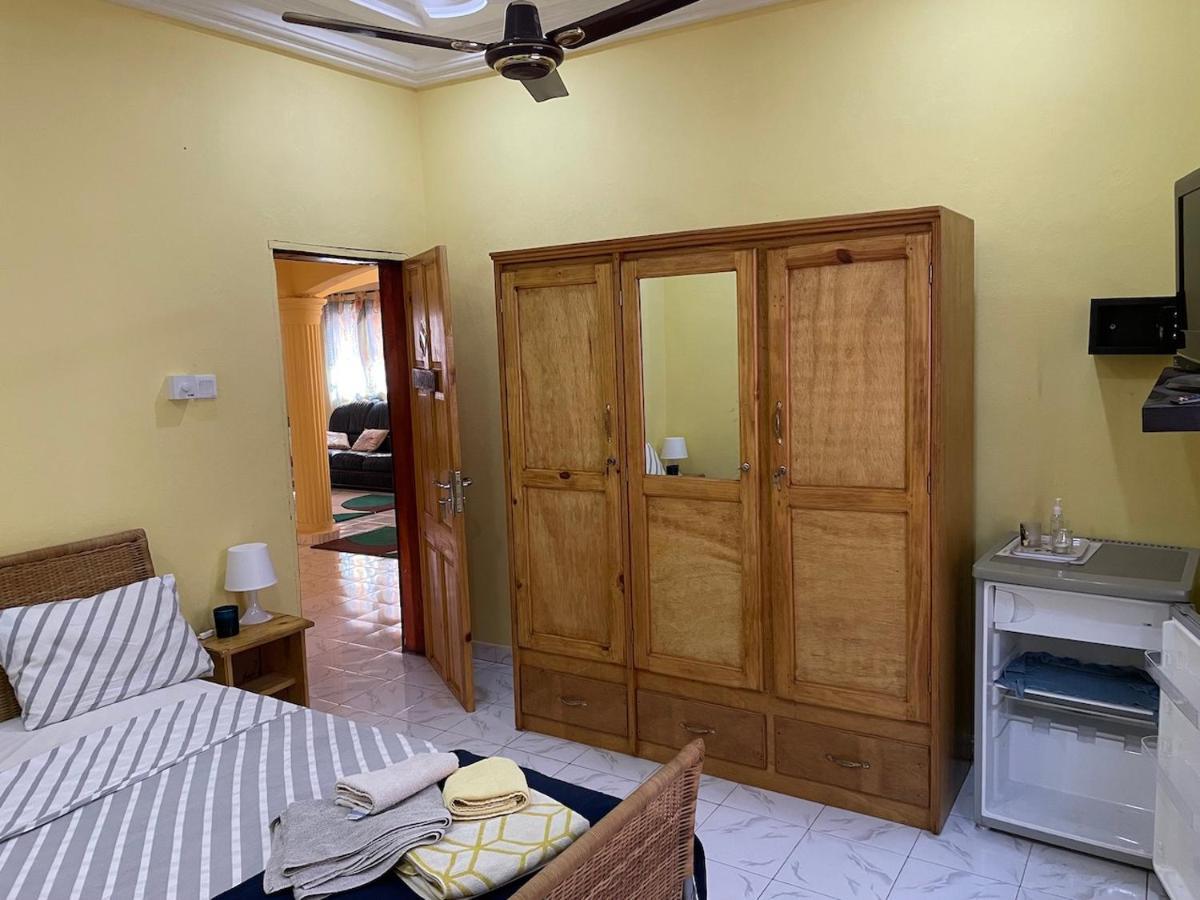 The Compound Bed & Breakfast Bijilo Bagian luar foto