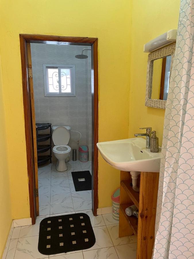 The Compound Bed & Breakfast Bijilo Bagian luar foto