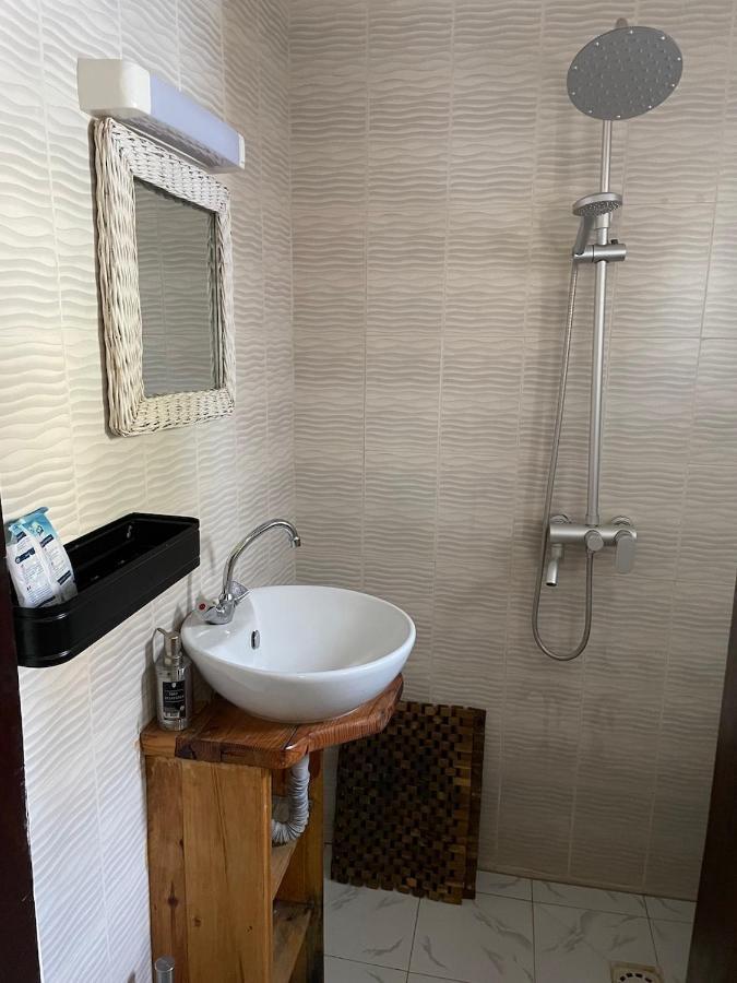 The Compound Bed & Breakfast Bijilo Bagian luar foto