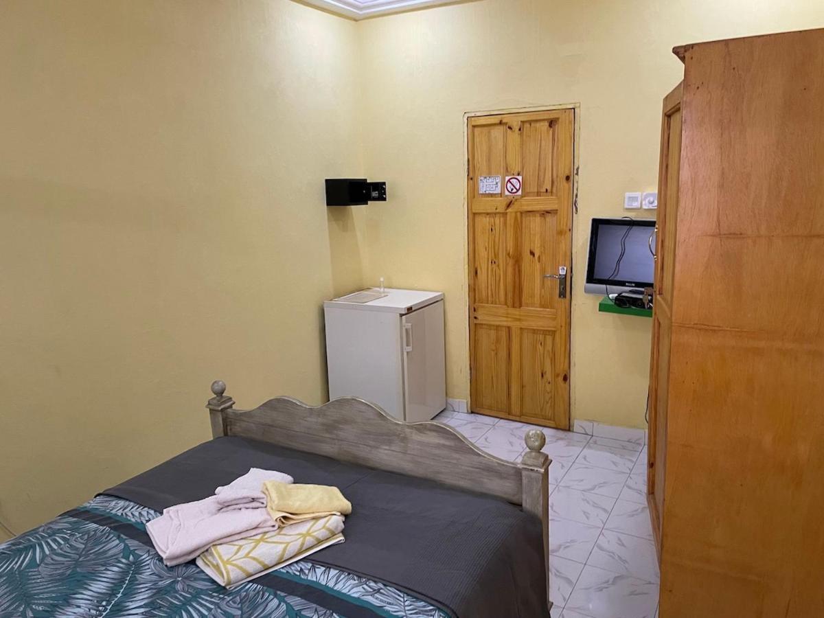 The Compound Bed & Breakfast Bijilo Bagian luar foto