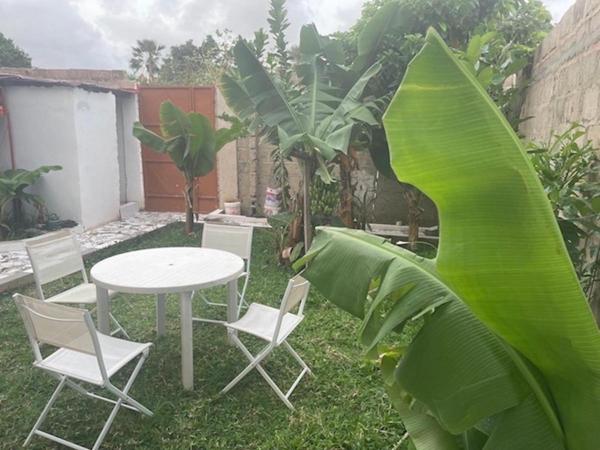 The Compound Bed & Breakfast Bijilo Bagian luar foto