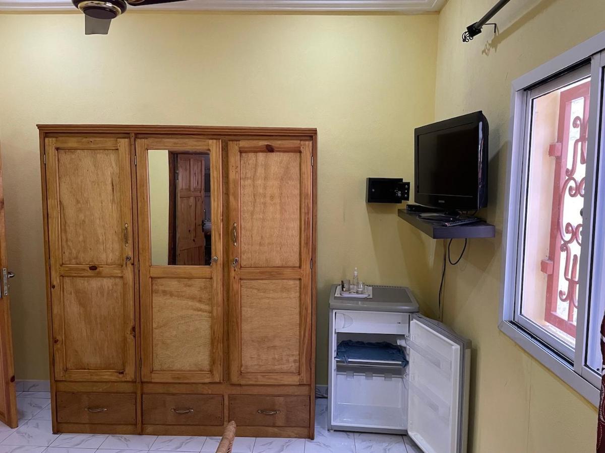 The Compound Bed & Breakfast Bijilo Bagian luar foto