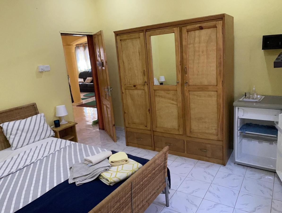 The Compound Bed & Breakfast Bijilo Bagian luar foto