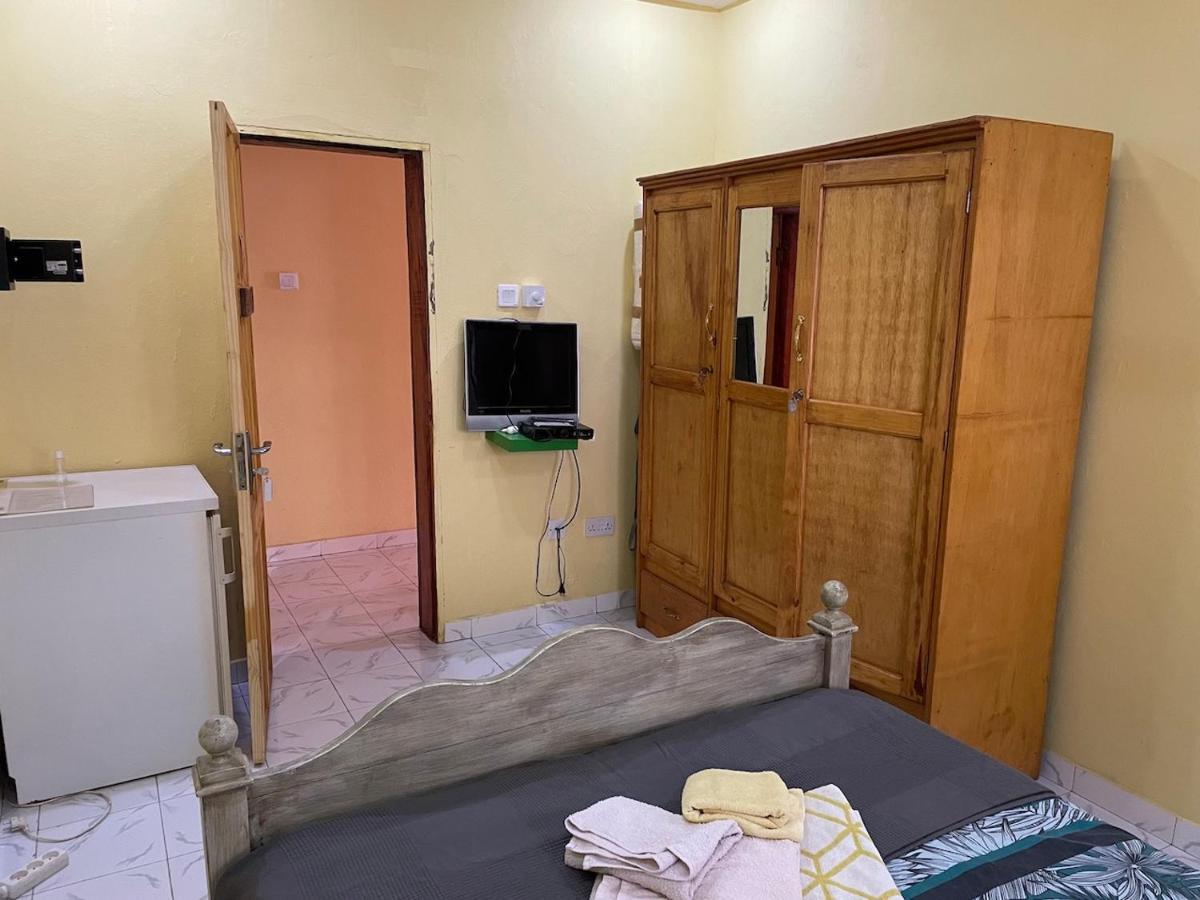 The Compound Bed & Breakfast Bijilo Bagian luar foto