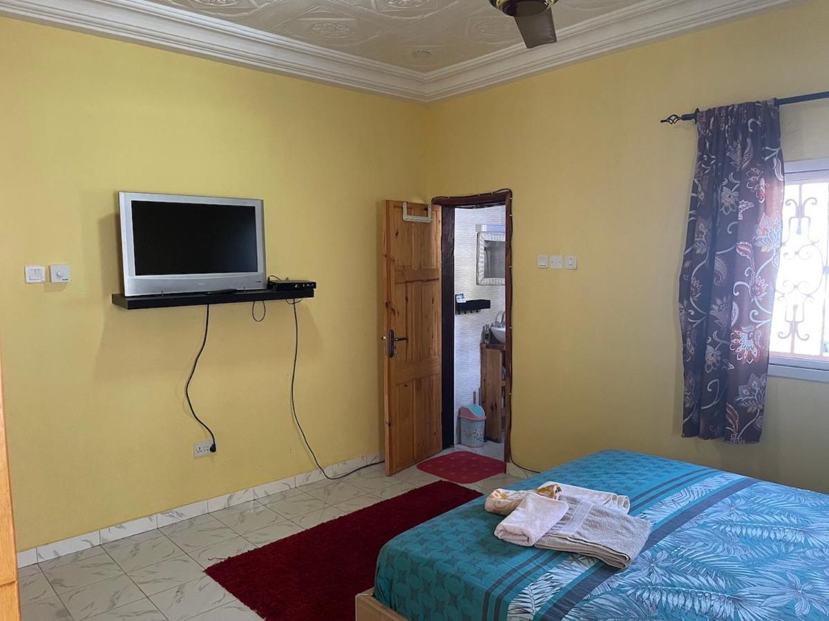 The Compound Bed & Breakfast Bijilo Bagian luar foto
