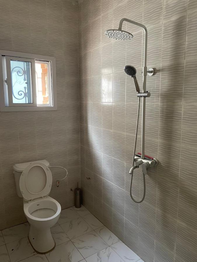 The Compound Bed & Breakfast Bijilo Bagian luar foto