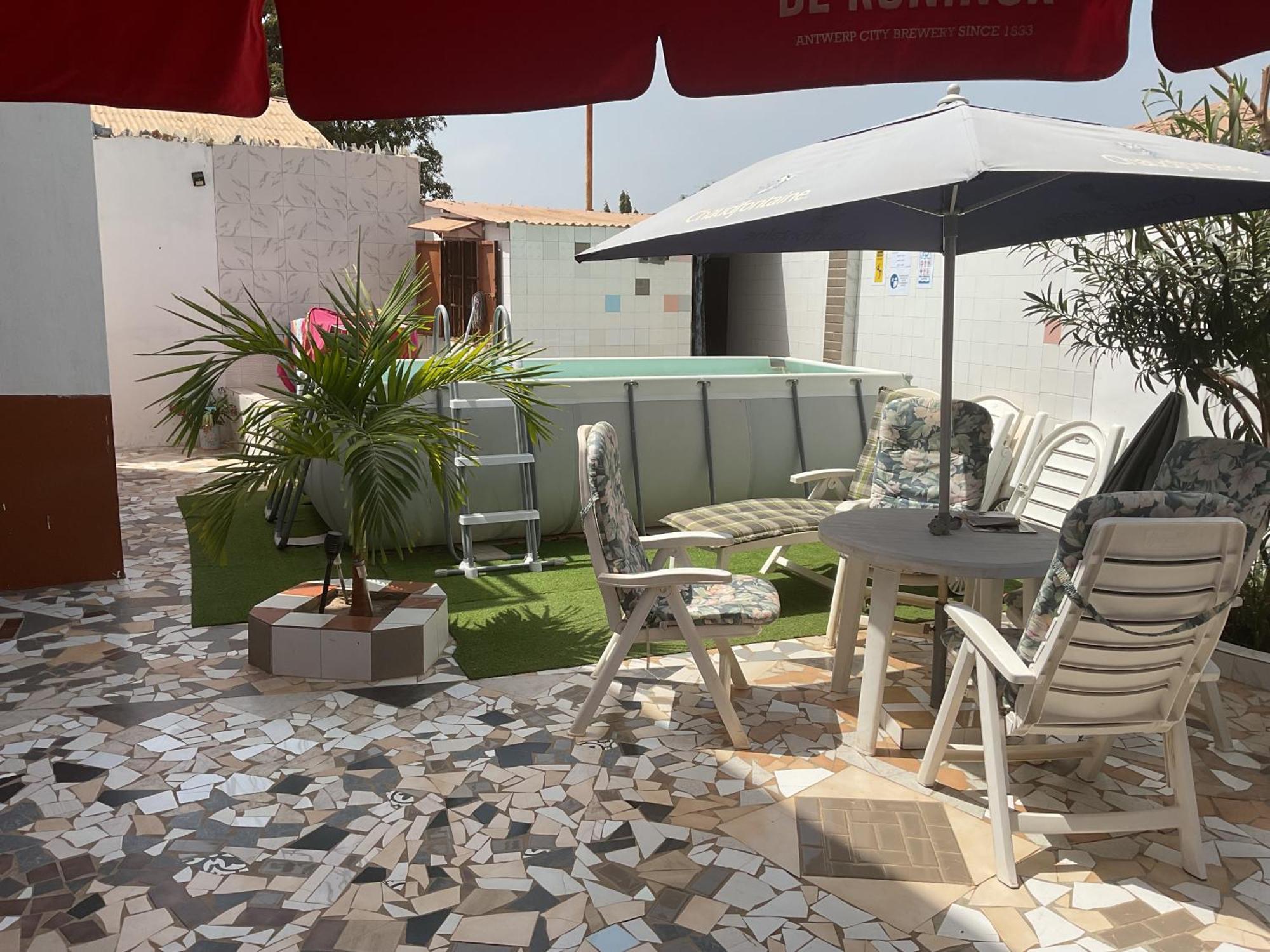 The Compound Bed & Breakfast Bijilo Bagian luar foto