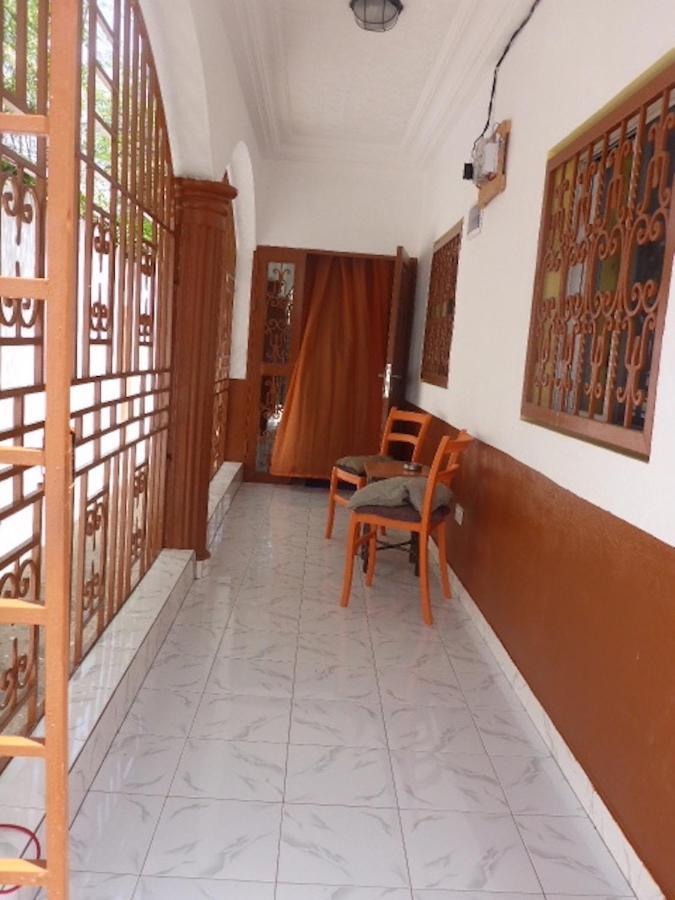 The Compound Bed & Breakfast Bijilo Bagian luar foto